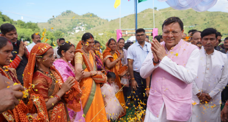 मुख्यमंत्री श्री पुष्कर सिंह धामी ने रविवार को तामली, (तल्लादेश) चंपावत में आयोजित दशहरा महोत्सव में प्रतिभाग किया।
